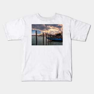 Early morning in Venice Kids T-Shirt